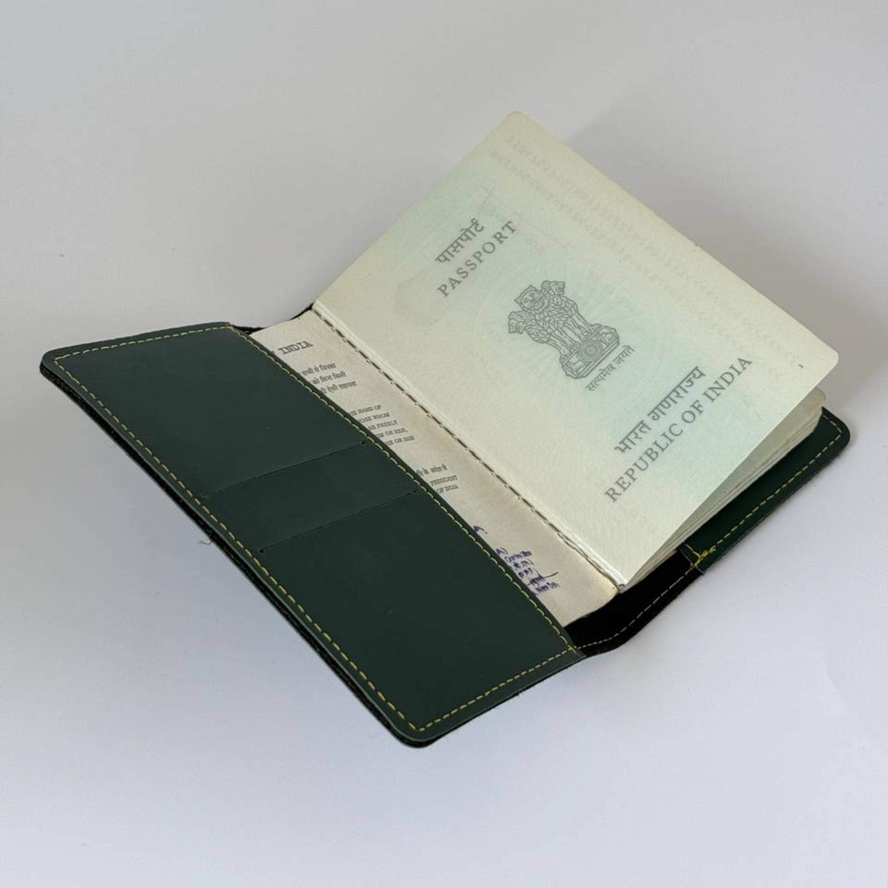Stylish Travel PU Leather Passport Holder - GREEN